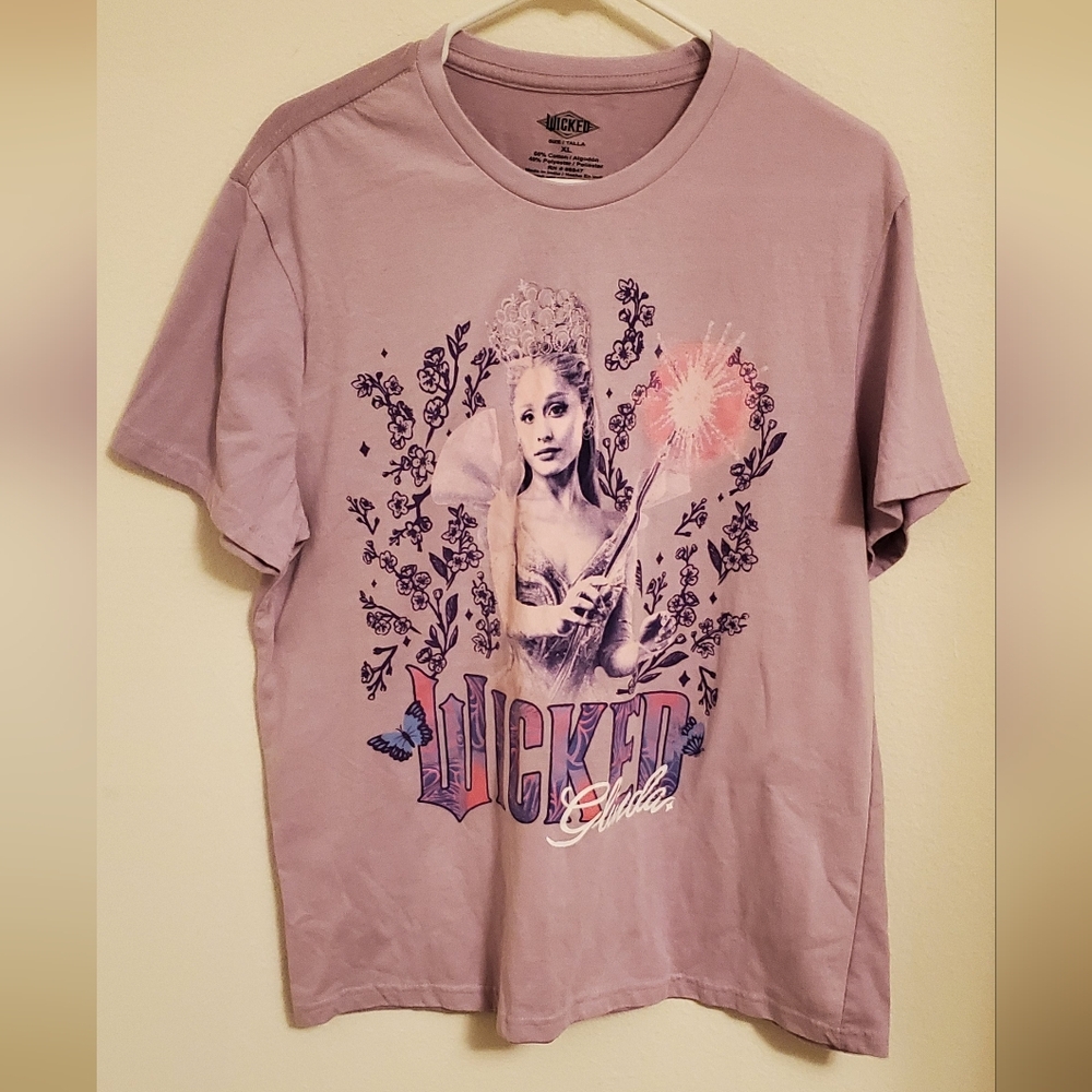 Wicked Glinda Graphic T-Shirt in Light Purple Size XL